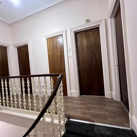 Cheerful 5 Bedroom House Close To West End And Parking Vakantiehuis Glasgow
