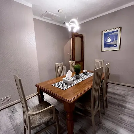 Vakantiehuis Cheerful 5 Bedroom House Close To West End And Parking Glasgow
