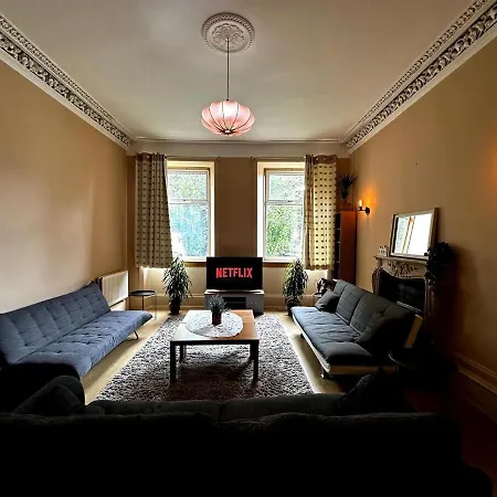 Cheerful 5 Bedroom House Close To West End And Parking Glasgow