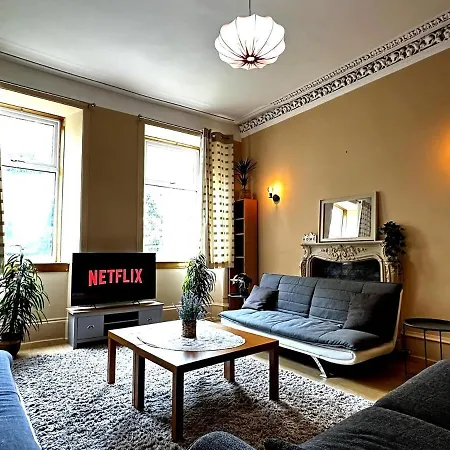 Cheerful 5 Bedroom House Close To West End And Parking * Glasgow