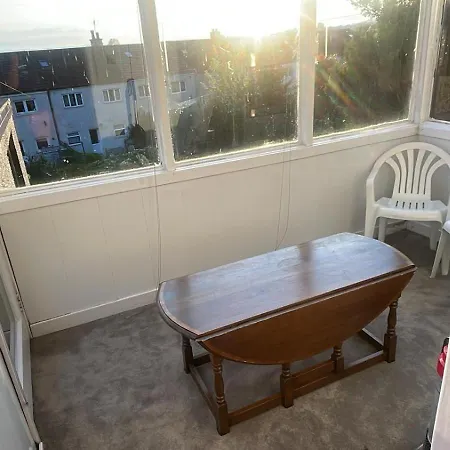 Spacious 3 Bed Family Friendly With Garden & Parking Sleeps 6 & Baby Near Ferienhaus Glasgow