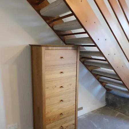 Spacious 3 Bed Family Friendly With Garden & Parking Sleeps 6 & Baby Near