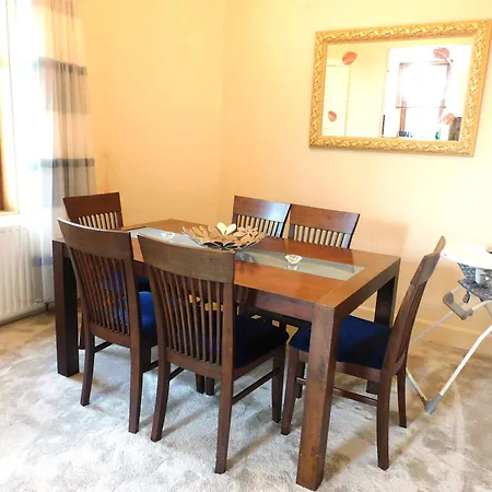 Spacious 3 Bed Family Friendly With Garden & Parking Sleeps 6 & Baby Near
