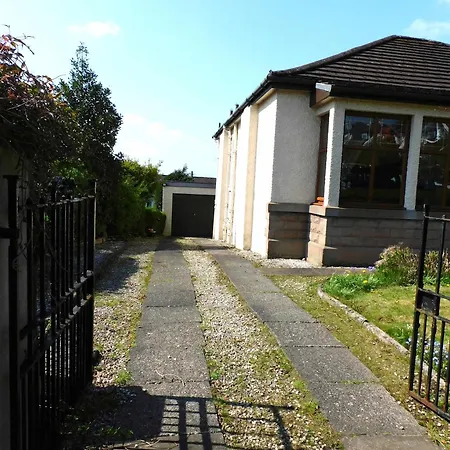 Spacious 3 Bed Family Friendly With Garden & Parking Sleeps 6 & Baby Near Holiday home