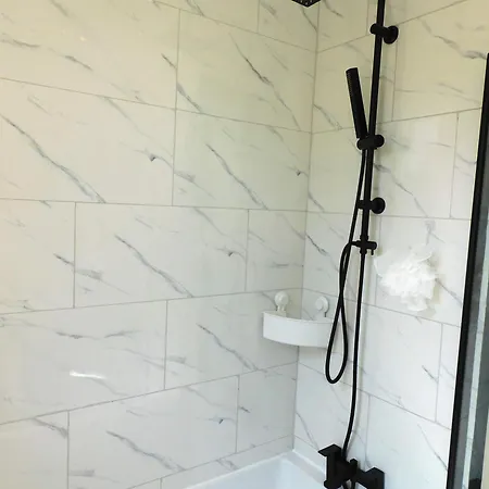 Spacious 3 Bed Family Friendly With Garden & Parking Sleeps 6 & Baby Near Ferienhaus Glasgow