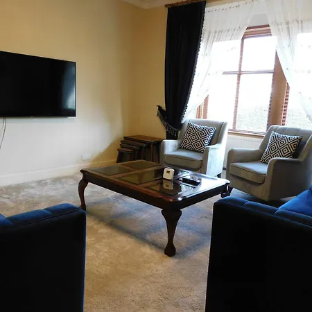 Holiday home Spacious 3 Bed Family Friendly With Garden & Parking Sleeps 6 & Baby Near