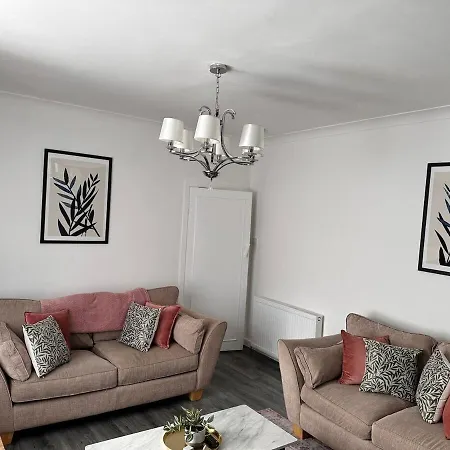 Comfortable 2br With Free Parking