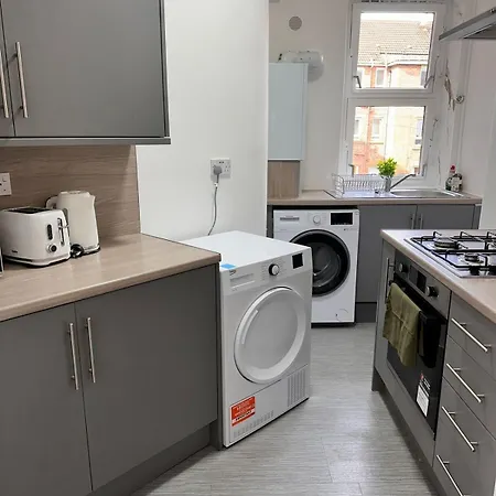 Comfortable 2br With Free Parking *