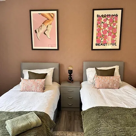 Comfortable 2br With Free Parking Appartamento *