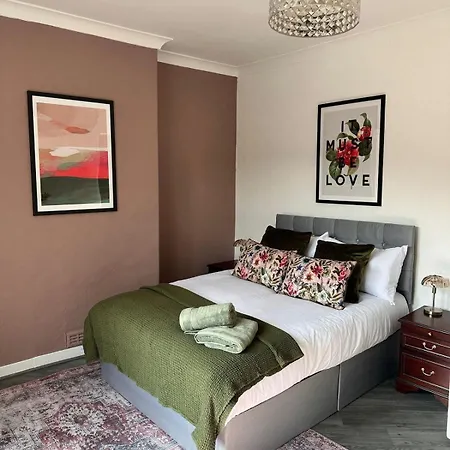 Comfortable 2br With Free Parking Appartamento Glasgow