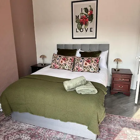 Comfortable 2br With Free Parking Glasgow