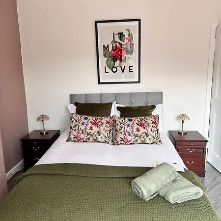 Comfortable 2br With Free Parking Glasgow