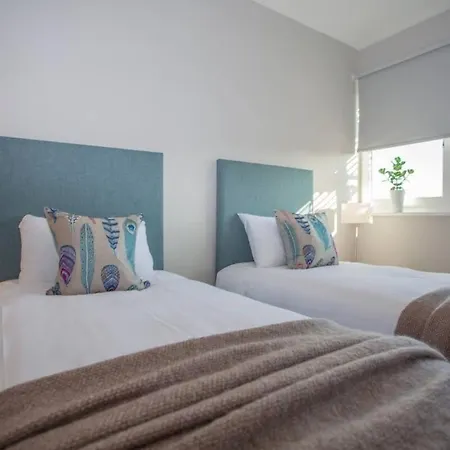 Apartment Stylish 2-bed Near