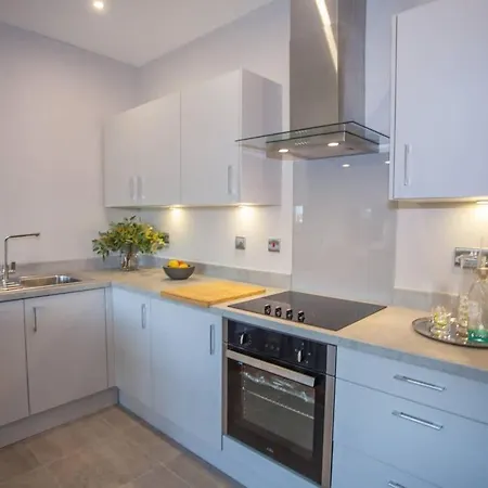 Stylish 2-bed Near Apartment Glasgow