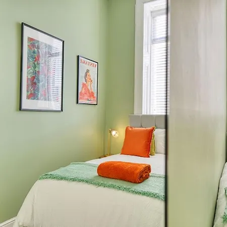 3-bed Flat Free Parking 10 Mins To Centre 아파트