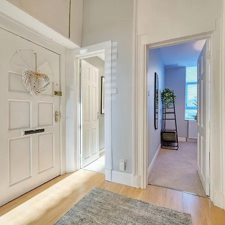 아파트 3-bed Flat Free Parking 10 Mins To Centre 글라스고