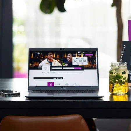 Moxy Sec Отель