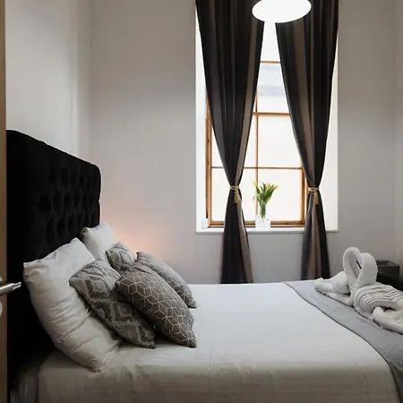 Westend Secc & Hydro - Two Bed By Living Scotland