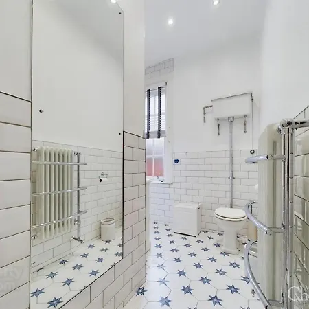 2br Flat Walk To Buchanan Hydro With Parking * Glasgow