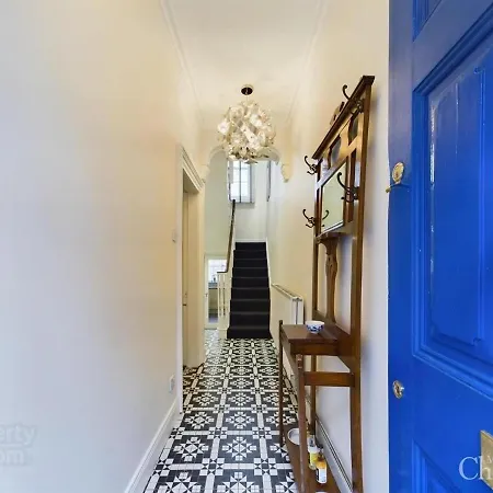 2br Flat Walk To Buchanan Hydro With Parking Apartment *