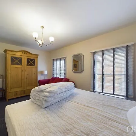 2br Flat Walk To Buchanan Hydro With Parking Apartment
