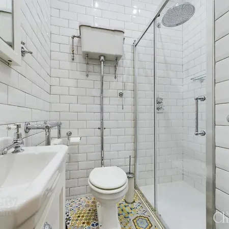 2br Flat Walk To Buchanan Hydro With Parking Glasgow