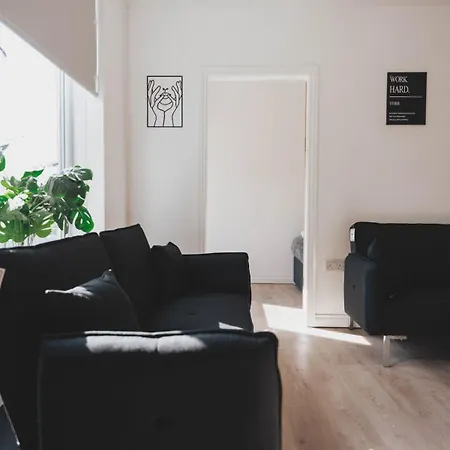 Stylish 3br By Hampden No 161 With Free Parking Apartman