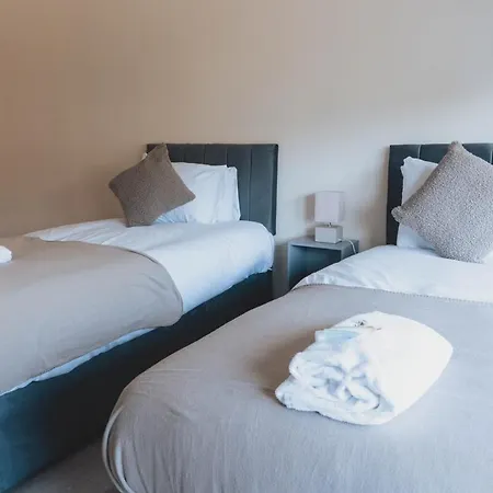 Stylish 3br Near Hampden No 264 With Free Parking *
