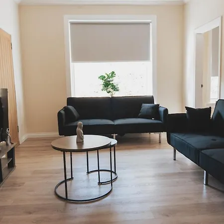 Stylish 3br Near Hampden No 29 With Free Parking