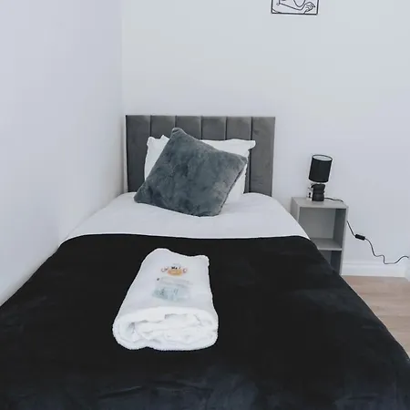Stylish 3br Near Hampden No 29 With Free Parking 펜션