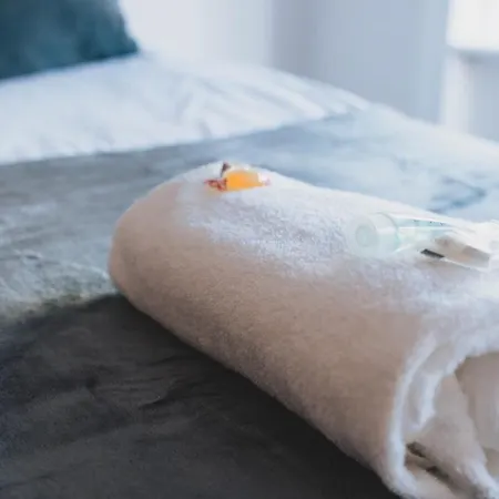 Stylish 3br Near Hampden No 29 With Free Parking *