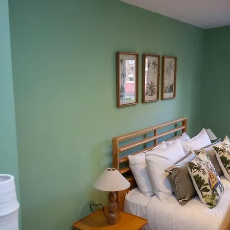 Vakantiehuis Newly Renovated House In Popular Location *