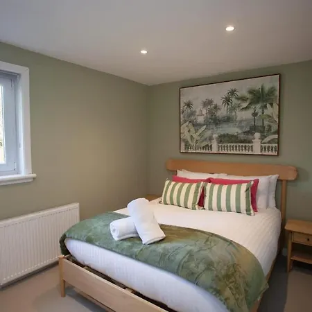 Vakantiehuis Newly Renovated House In Popular Location