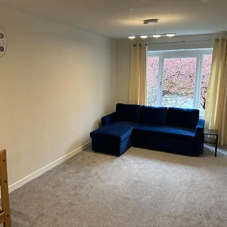 Cosy Two Bedroom Flat Глазго