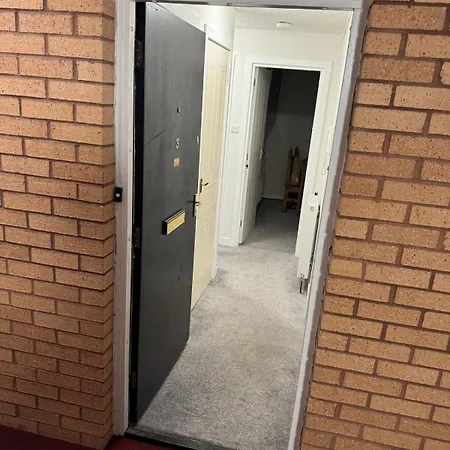 Cosy Two Bedroom Flat *