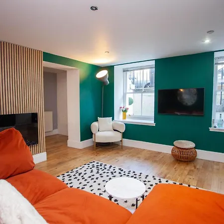 Spacious 1 Bed In Great Location *