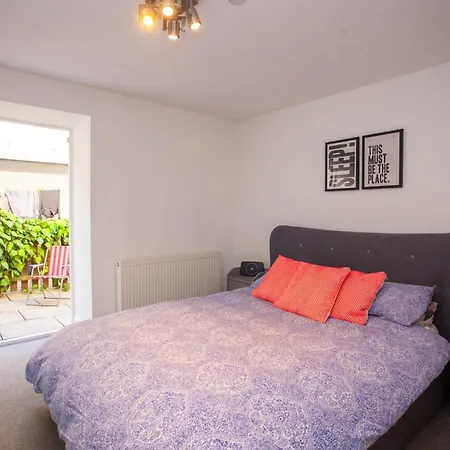Spacious 1 Bed In Great Location *