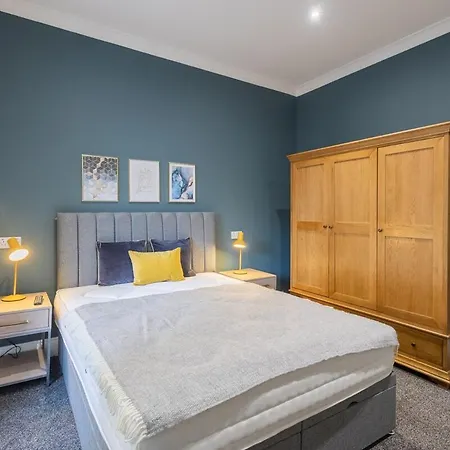 3br Gem West End Walk To Uni Parking Apartment Glasgow