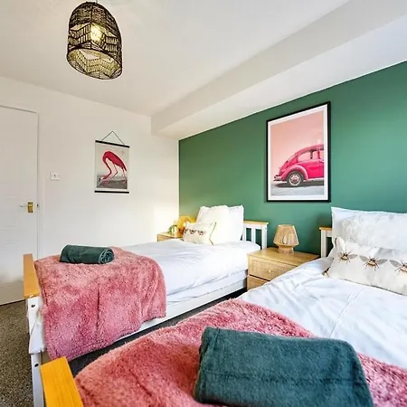 Apartment Group 4br Sleeps 11 Near Ibrox Parking