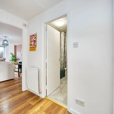 Group 4br Sleeps 11 Near Ibrox Parking Apartment *