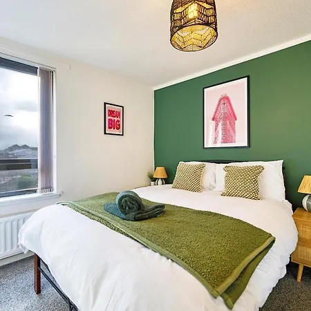 Apartment Group 4br Sleeps 11 Near Ibrox Parking *