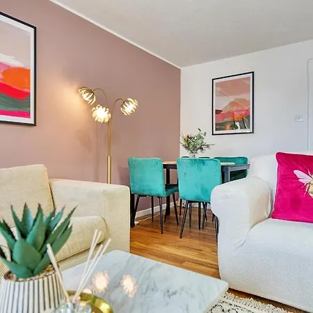 Group 4br Sleeps 11 Near Ibrox Parking Apartment Glasgow