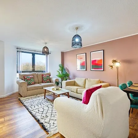 Apartment Group 4br Sleeps 11 Near Ibrox Parking Glasgow