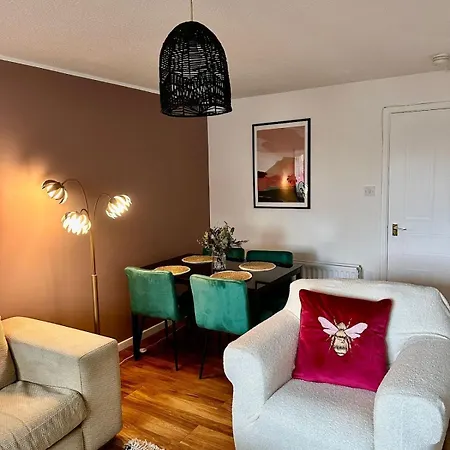 Group 4br Sleeps 11 Near Ibrox Parking *