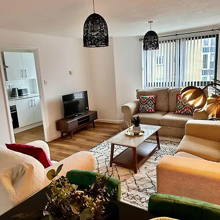 Group 4br Sleeps 11 Near Ibrox Parking Apartment
