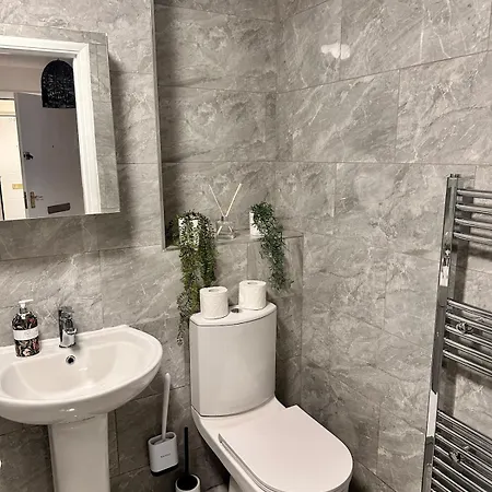 Group 4br Sleeps 11 Near Ibrox Parking *