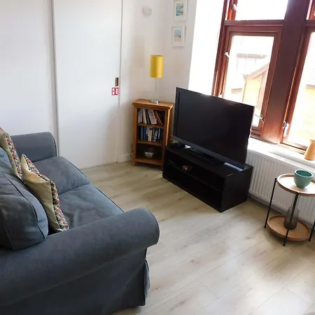 Modern Bright In South * Glasgow