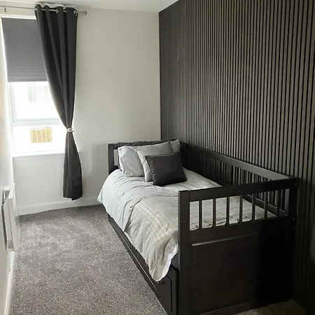 Apartment Stunning 3 Bedroom 2 Bathroom West End House With Free Parking And Wi-fi *