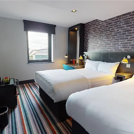 Village Hotel 4*