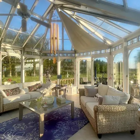 Finn Village Loch Lomond - The Black With Private Jacuzzi-style Bath *